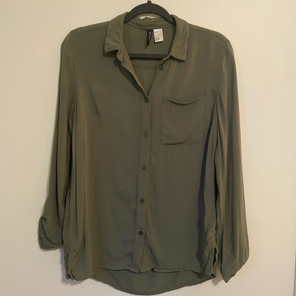 New Super Soft Green Button Up Size 4